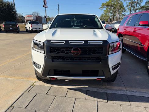 Used 2026 Nissan Frontier Pro-X w/ Pro-X Convenience Package image 2