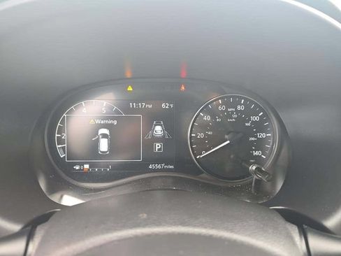 Used 2021 Nissan Kicks SR w/ SR Premium Package FWD image 3