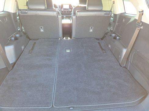 Used 2024 Toyota Highlander XLE image 15