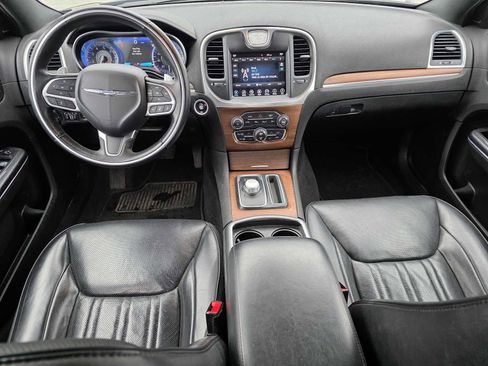 Used 2017 Chrysler 300 C Platinum w/ Safetytec Plus Group AWD/4WD image 18