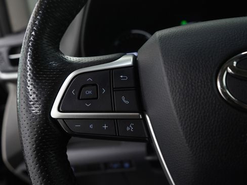 Used 2021 Toyota Sienna XLE image 27