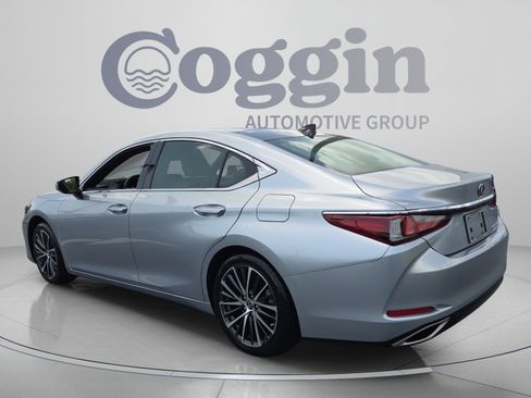 Used 2023 Lexus ES 350 w/ Premium Package FWD image 3