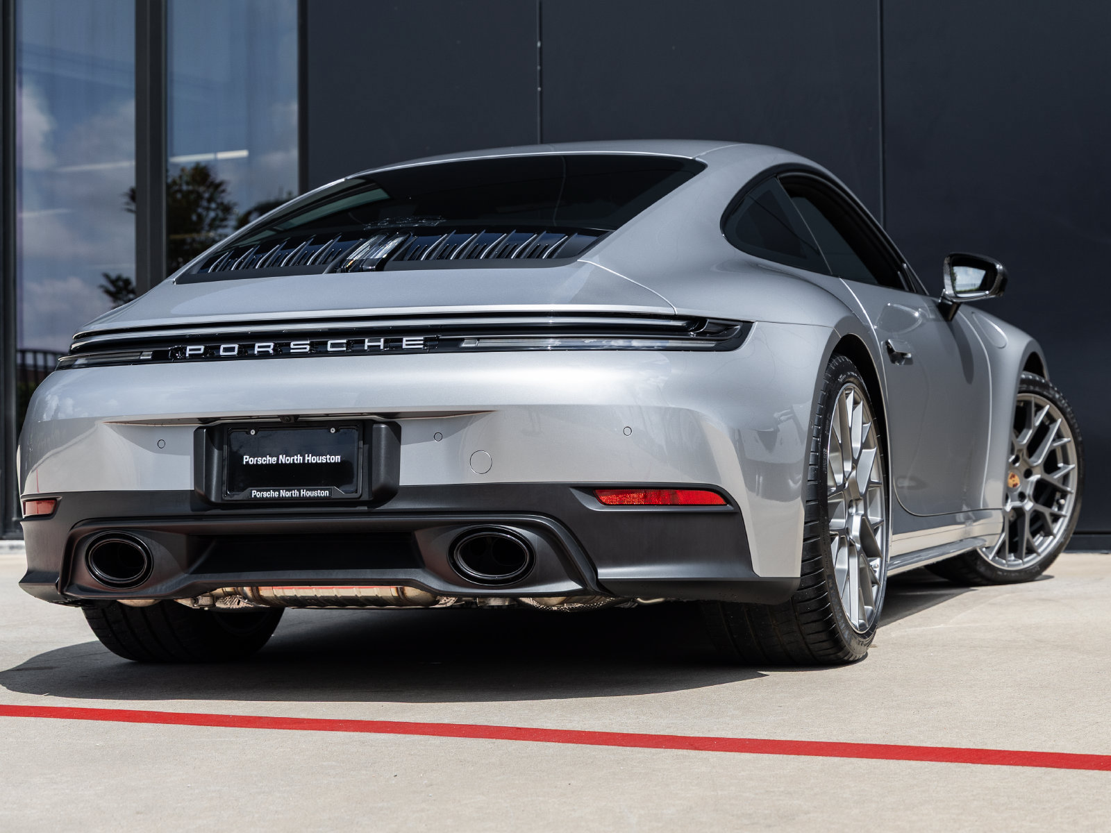 Used 2025 Porsche 911 Carrera RWD image 11