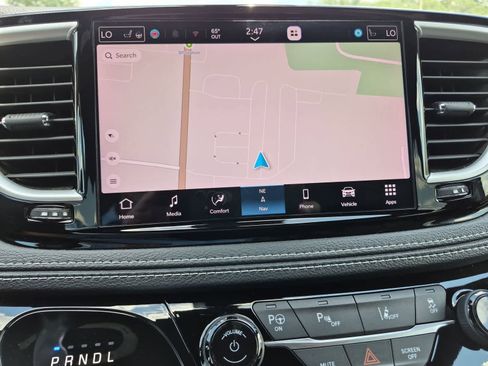 Used 2021 Chrysler Pacifica Touring-L w/ Uconnect Theater Family Group FWD image 29
