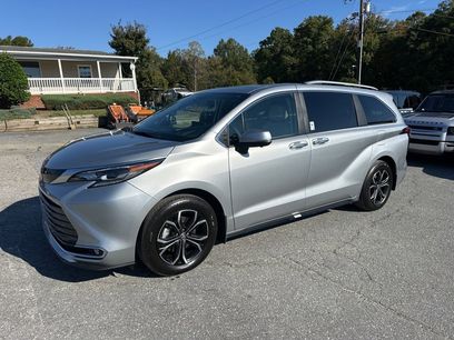 Used 2025 Toyota Sienna Platinum