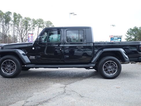 Used 2023 Jeep Gladiator Overland w/ Popular Equipment Package image 2