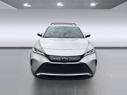 Used 2022 Toyota Venza XLE AWD/4WD image 6