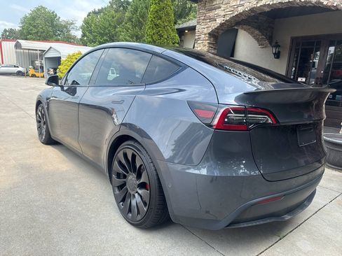 Used 2021 Tesla Model Y Performance AWD/4WD image 3