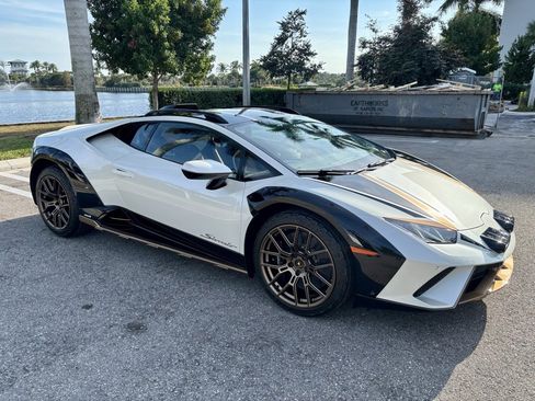 Used 2024 Lamborghini Huracan Sterrato image 7