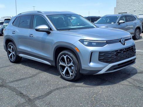 New 2025 Volkswagen Tiguan SE image 1