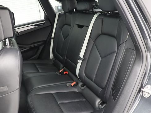 Used 2018 Porsche Macan AWD/4WD image 11