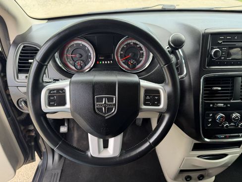 Used 2014 Dodge Grand Caravan SXT w/ Quick Order Package 29G SXT FWD image 14