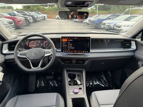 New 2026 Volkswagen Tiguan SE AWD/4WD image 8
