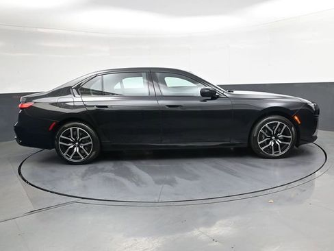 Used 2024 BMW 760i xDrive image 3