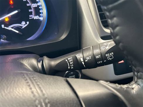 Used 2019 Toyota Highlander XLE image 28