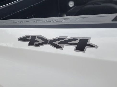 Used 2025 Chevrolet Silverado 1500 LT image 5