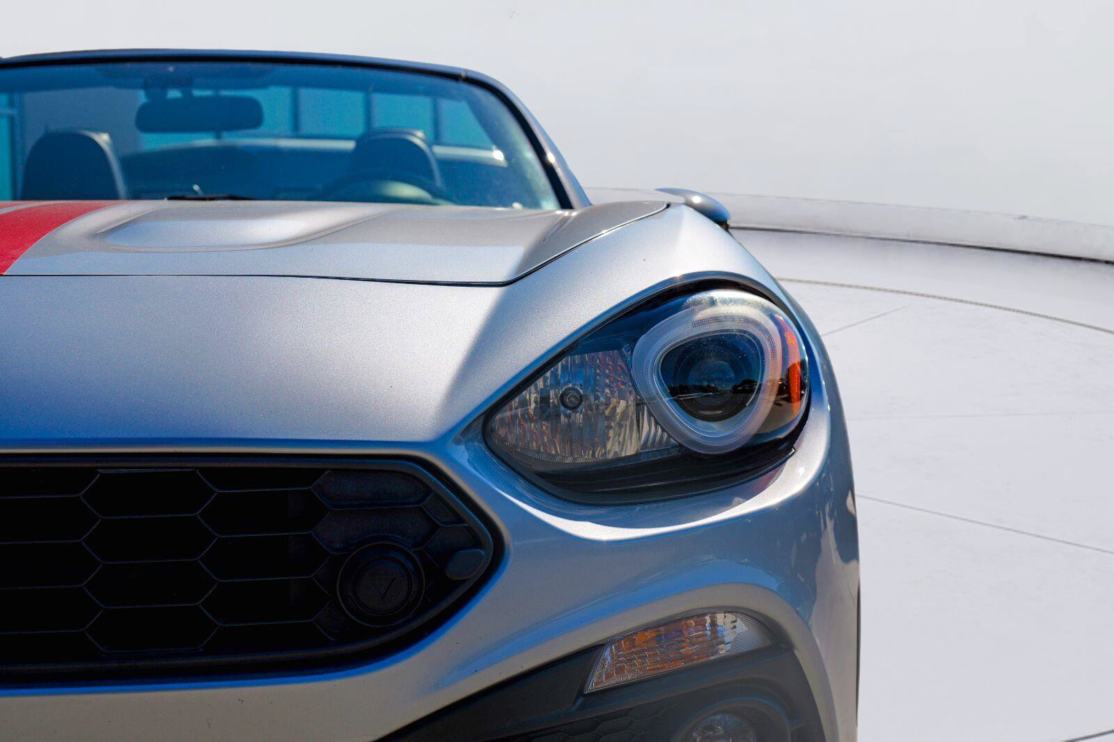 Used 2019 FIAT 124 Spider Abarth w/ Navigation & Sound Group RWD image 4
