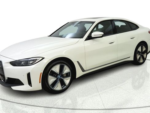 Used 2023 BMW i4 eDrive35 RWD image 3