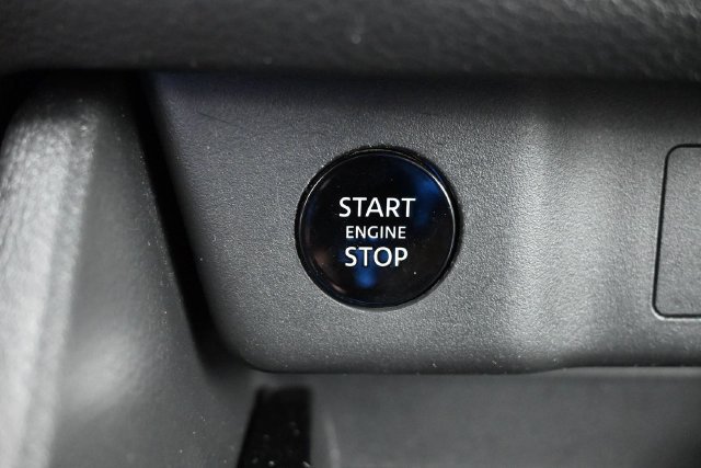 Used 2025 Nissan Rogue SV AWD/4WD image 23
