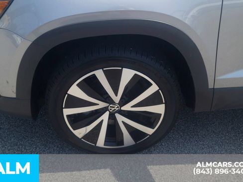 Used 2024 Volkswagen Taos SE FWD image 11