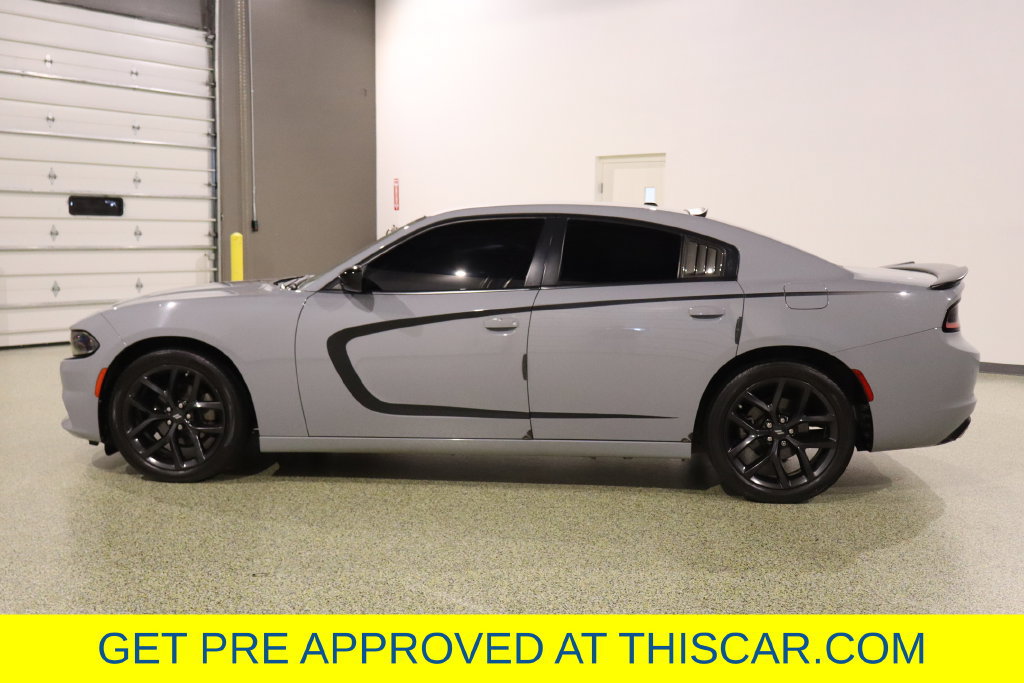 Used 2022 Dodge Charger SXT w/ Blacktop Package RWD image 5