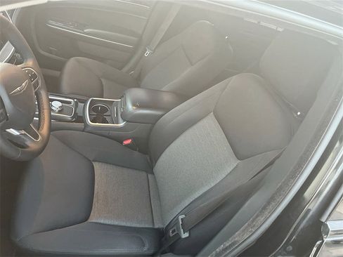 Used 2023 Chrysler 300 Touring w/ Sport Appearance Package image 18