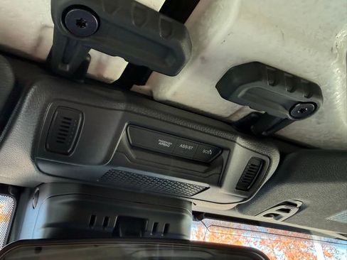 New 2025 Jeep Gladiator Sport image 24