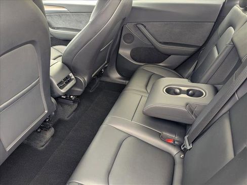Used 2022 Tesla Model Y Long Range image 17
