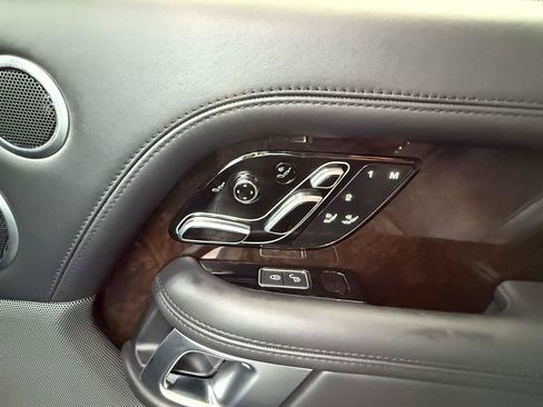 Used 2019 Land Rover Range Rover Autobiography image 23