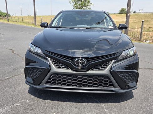 Used 2022 Toyota Camry SE w/ Convenience Package FWD image 2