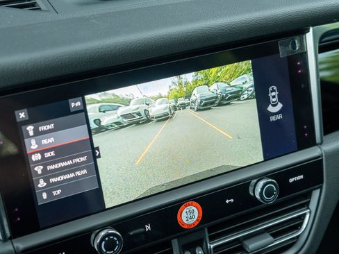 Certified 2026 Porsche Macan image 27