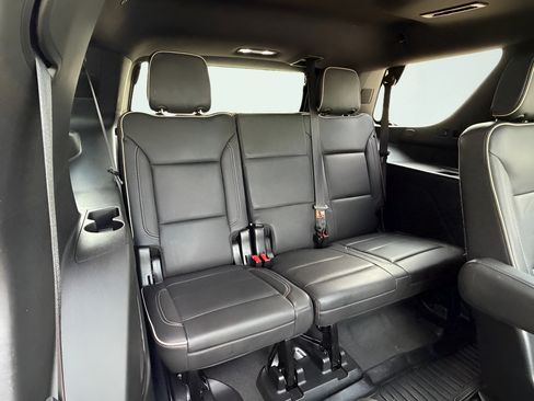 Used 2023 GMC Yukon SLT AWD/4WD image 32