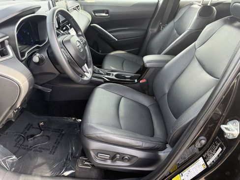 Used 2022 Toyota Corolla Cross XLE w/ Convenience Package image 14