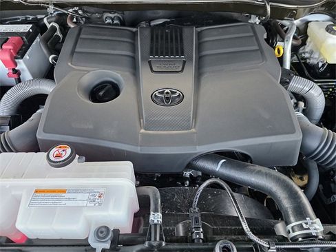 Used 2025 Toyota Tundra Limited image 23