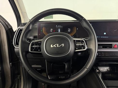Used 2025 Kia Sorento EX AWD/4WD image 13