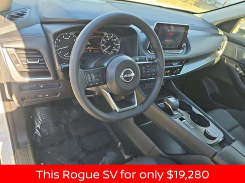 Used 2024 Nissan Rogue SV image 22