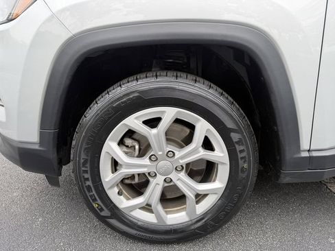 Used 2024 Jeep Compass Latitude AWD/4WD image 34