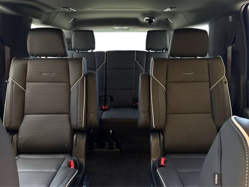 New 2026 Cadillac Escalade ESV Luxury AWD/4WD image 17