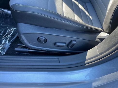 Used 2025 Volkswagen Jetta SE image 23