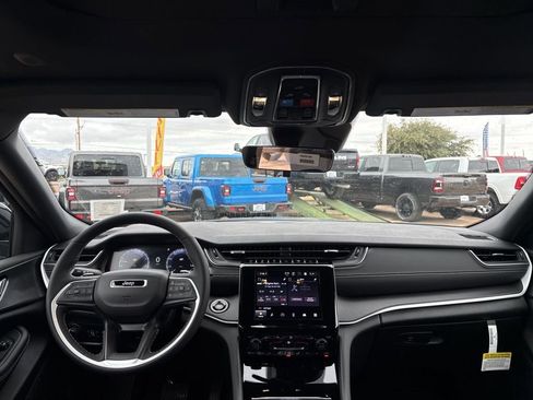 New 2025 Jeep Grand Cherokee L Altitude RWD image 39
