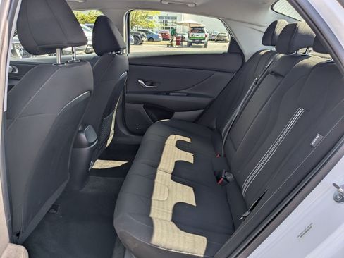 Certified 2025 Hyundai Elantra SEL FWD image 31