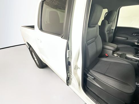 Used 2023 Nissan Frontier SV AWD/4WD image 28