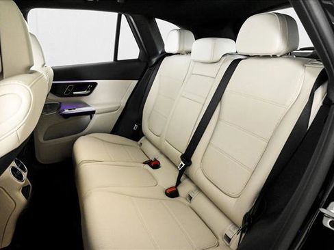 Used 2026 Mercedes-Benz GLC 300 4MATIC image 12