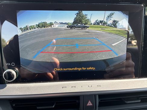Used 2025 Toyota Prius LE FWD image 25
