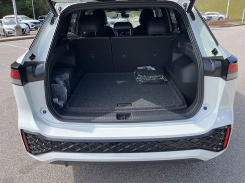 New 2026 Volkswagen Tiguan SE R-Line FWD image 22