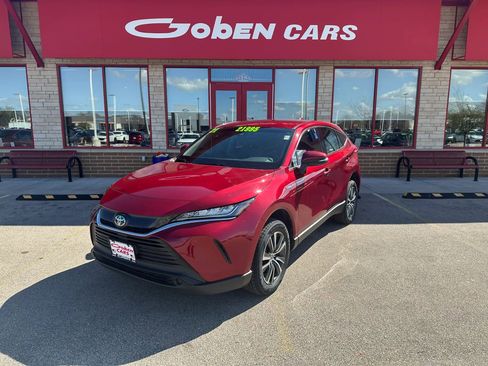 Used 2021 Toyota Venza LE w/ Carpet Mat Package (TMS) image 1