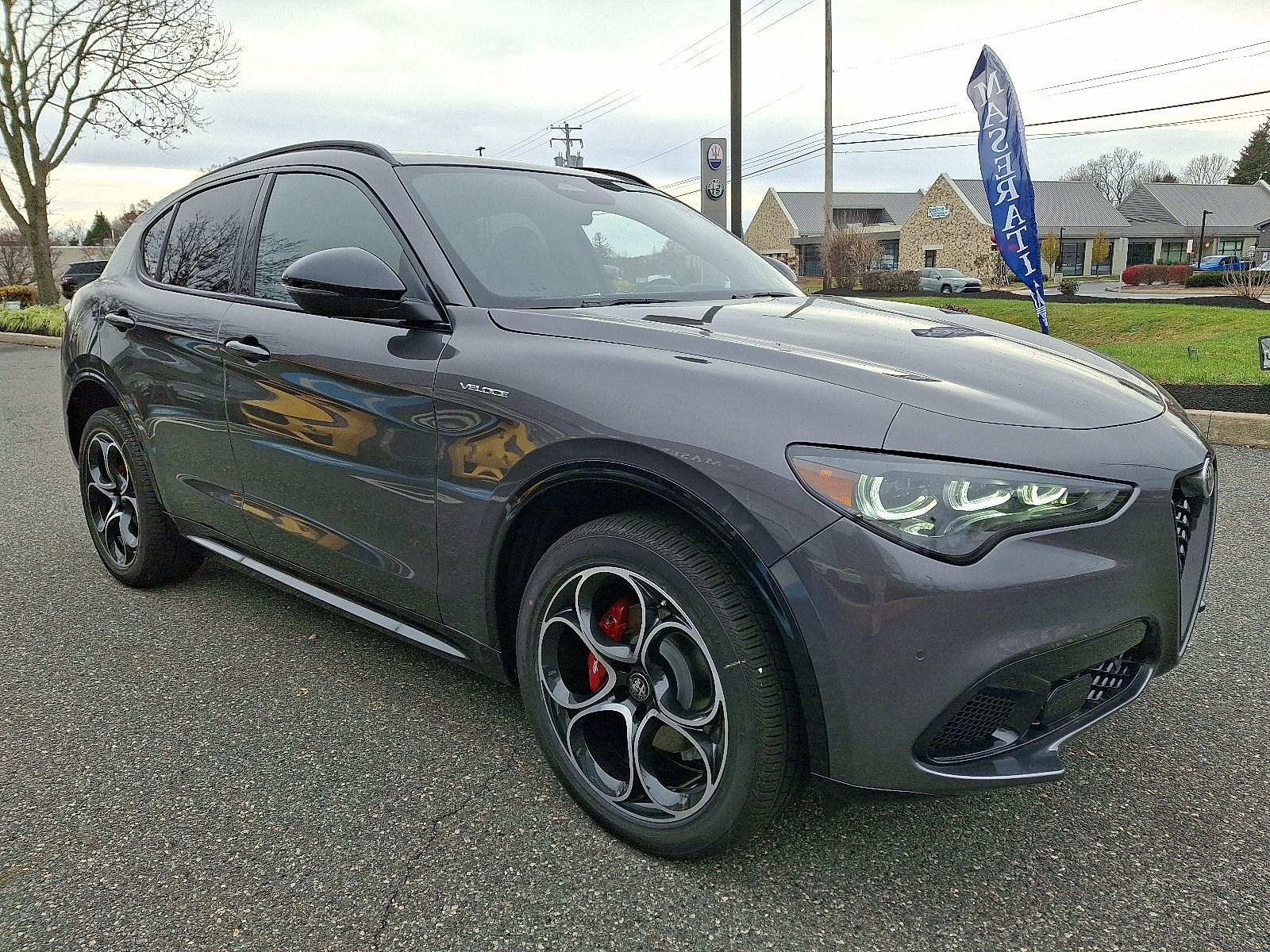 New 2025 Alfa Romeo Stelvio Sprint w/ Veloce Package AWD/4WD image 2