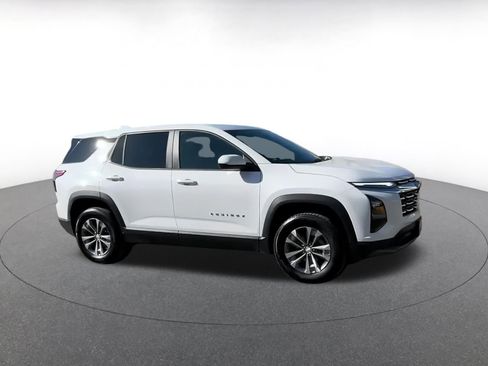 Used 2025 Chevrolet Equinox LT image 2