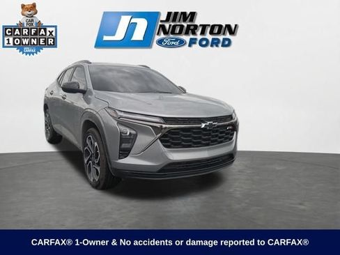 Used 2026 Chevrolet Trax RS FWD image 1