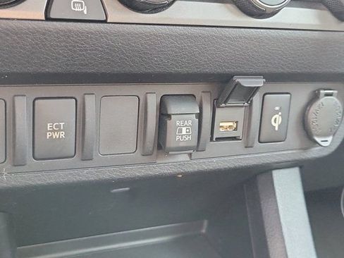 Used 2020 Toyota Tacoma TRD Off-Road AWD/4WD image 28